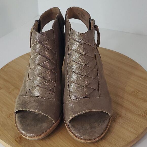 Soft McKenna Metallic Braided Peep Toe Leather Comfort Heeled Sandals US Size 6M - Picture 2 of 10
